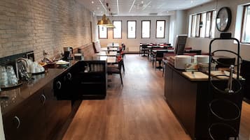Free daily buffet breakfast