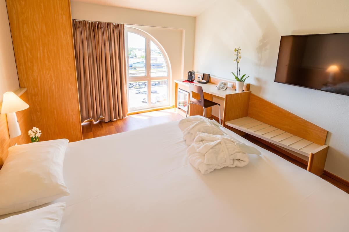 premium room, 1 double bed | desk, soundproofing, free cots/infant beds, free rollaway beds