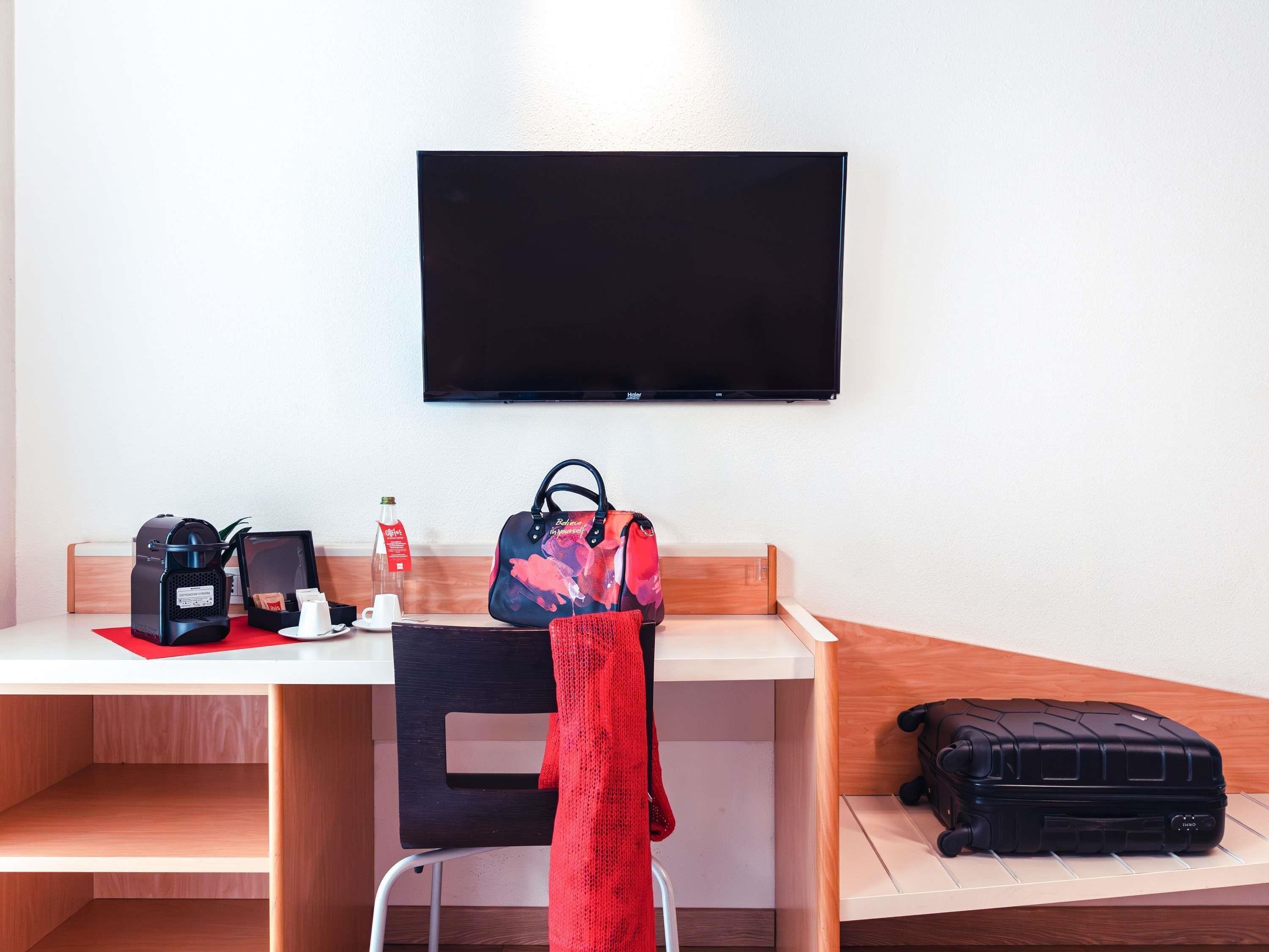 premium room, multiple beds | desk, soundproofing, free cots/infant beds, free rollaway beds