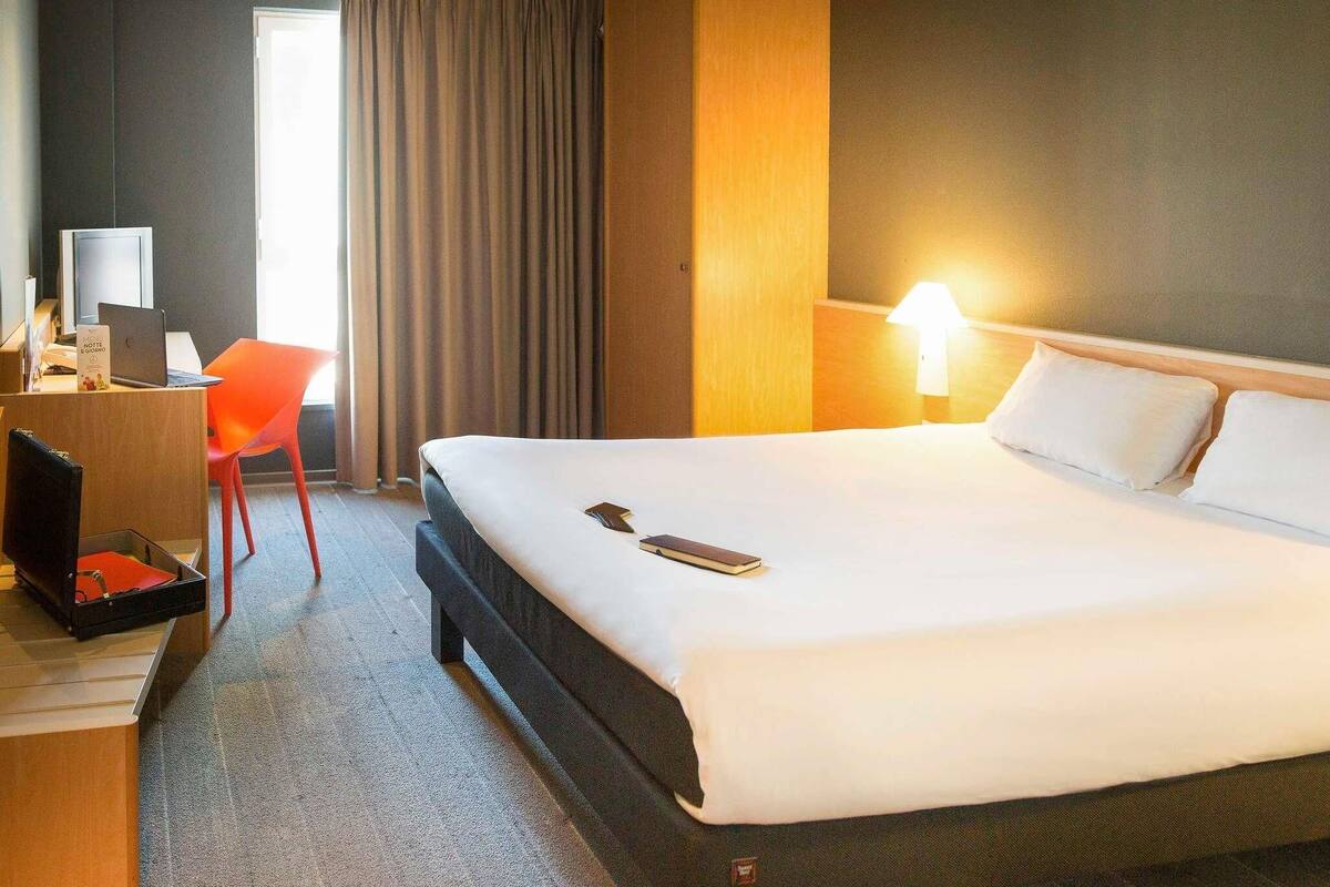 Habitación, 1 cama matrimonial | Escritorio, insonorización, cunas gratuitas y camas extra gratis 