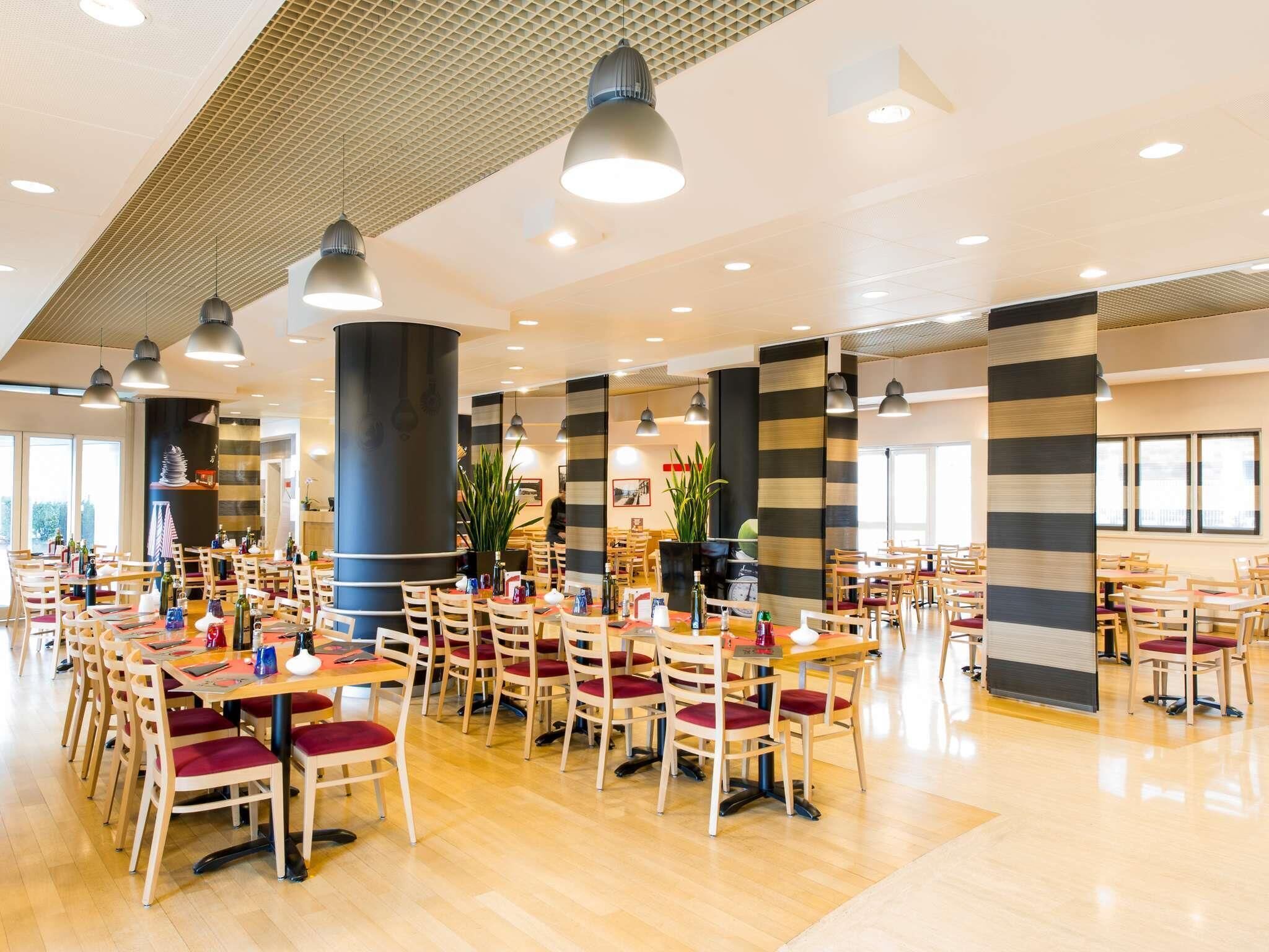 Tägliches Frühstücksbuffet gegen Gebühr