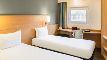 Twin Room, 2 Twin Beds | Desk, blackout drapes, free WiFi, bed sheets