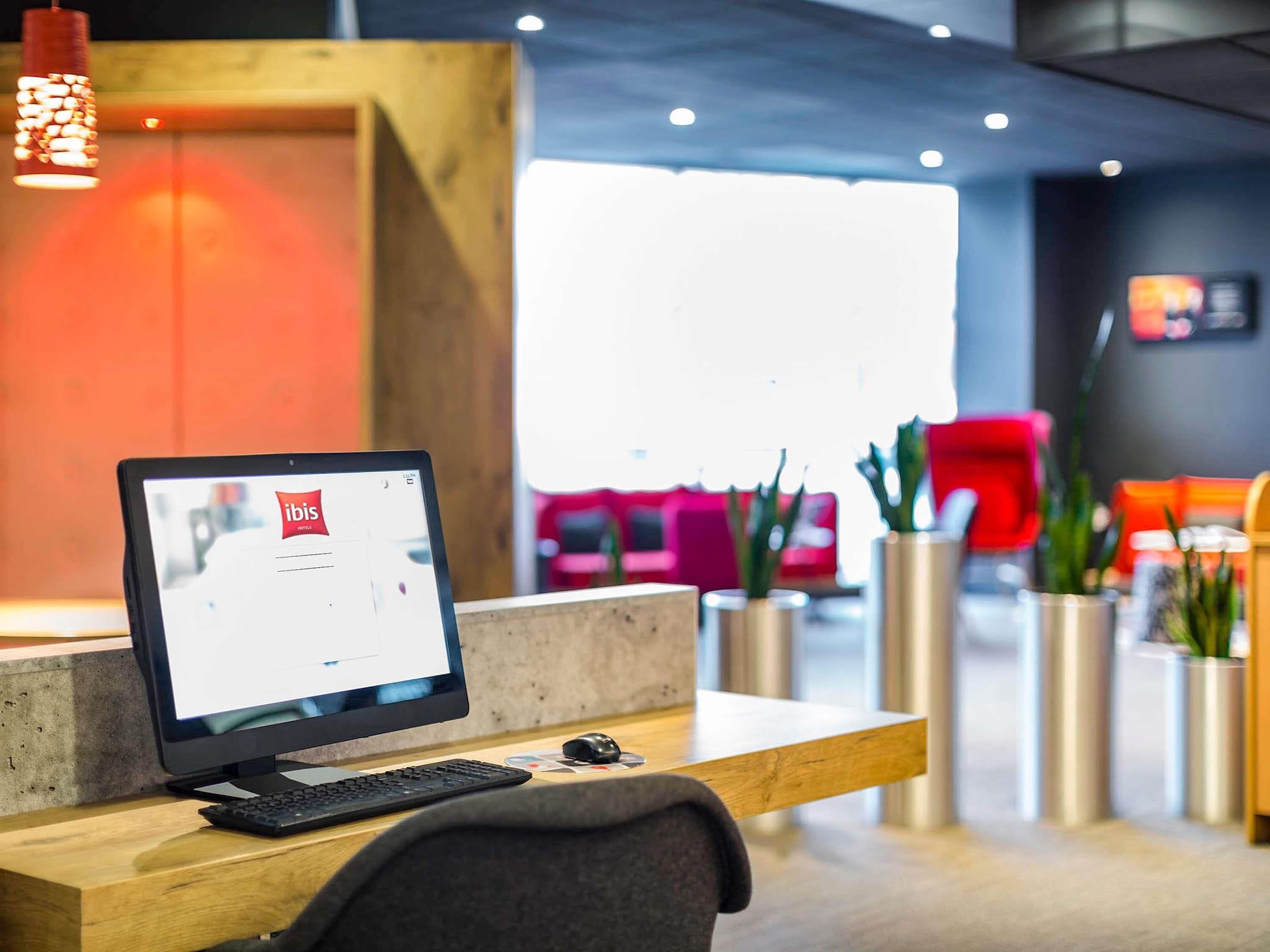 breakfast, lunch and dinner served