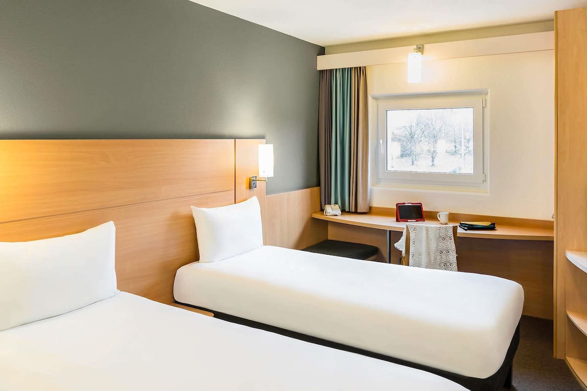 Twin Room, 2 Twin Beds | Desk, blackout drapes, free WiFi, bed sheets