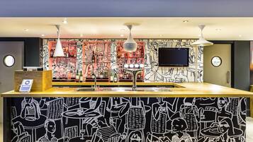 Phục vụ bữa sáng, bữa trưa và bữa tối