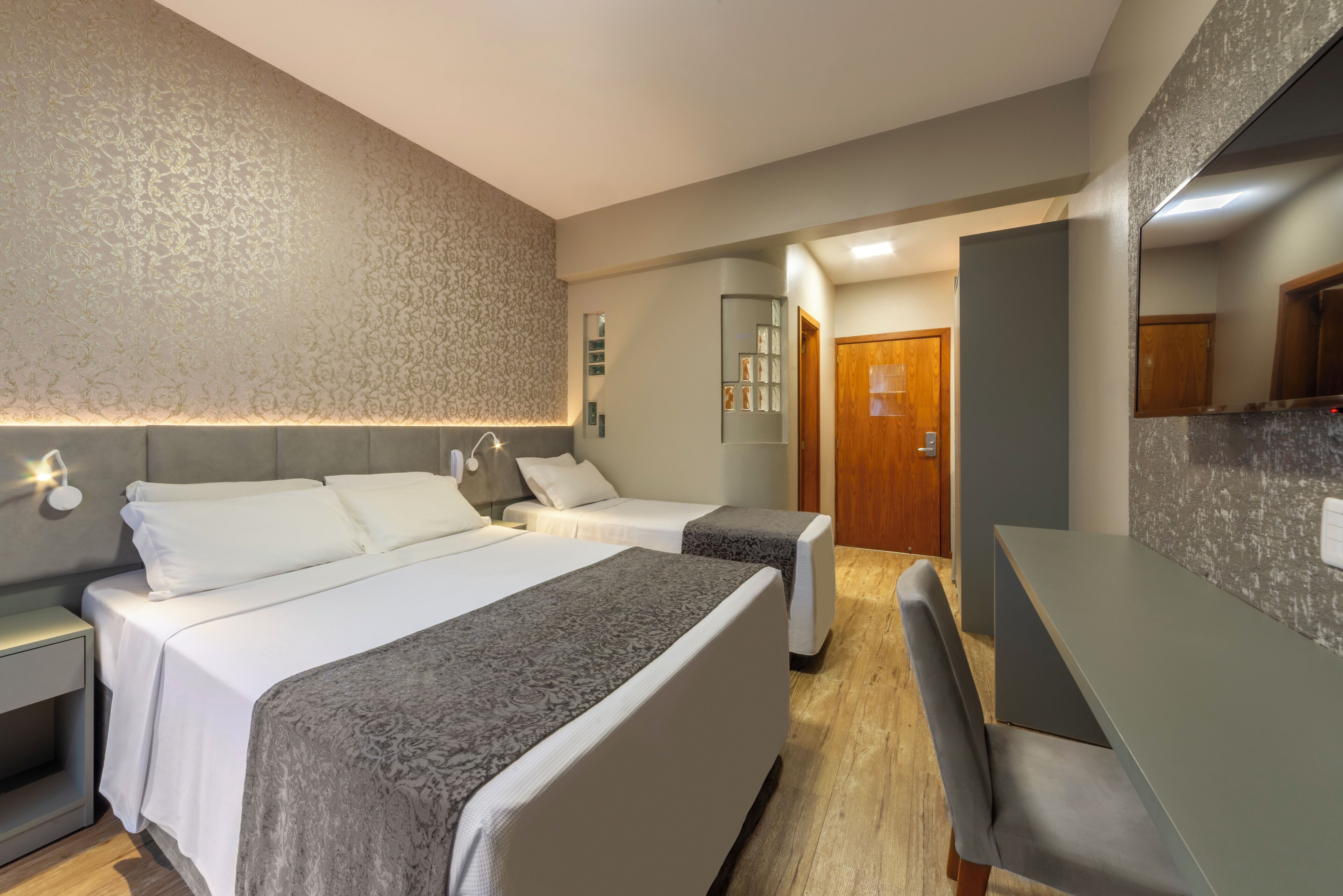 Quarto superluxo | Frigobar, escrivaninha, cortinas blackout, quartos à prova de som