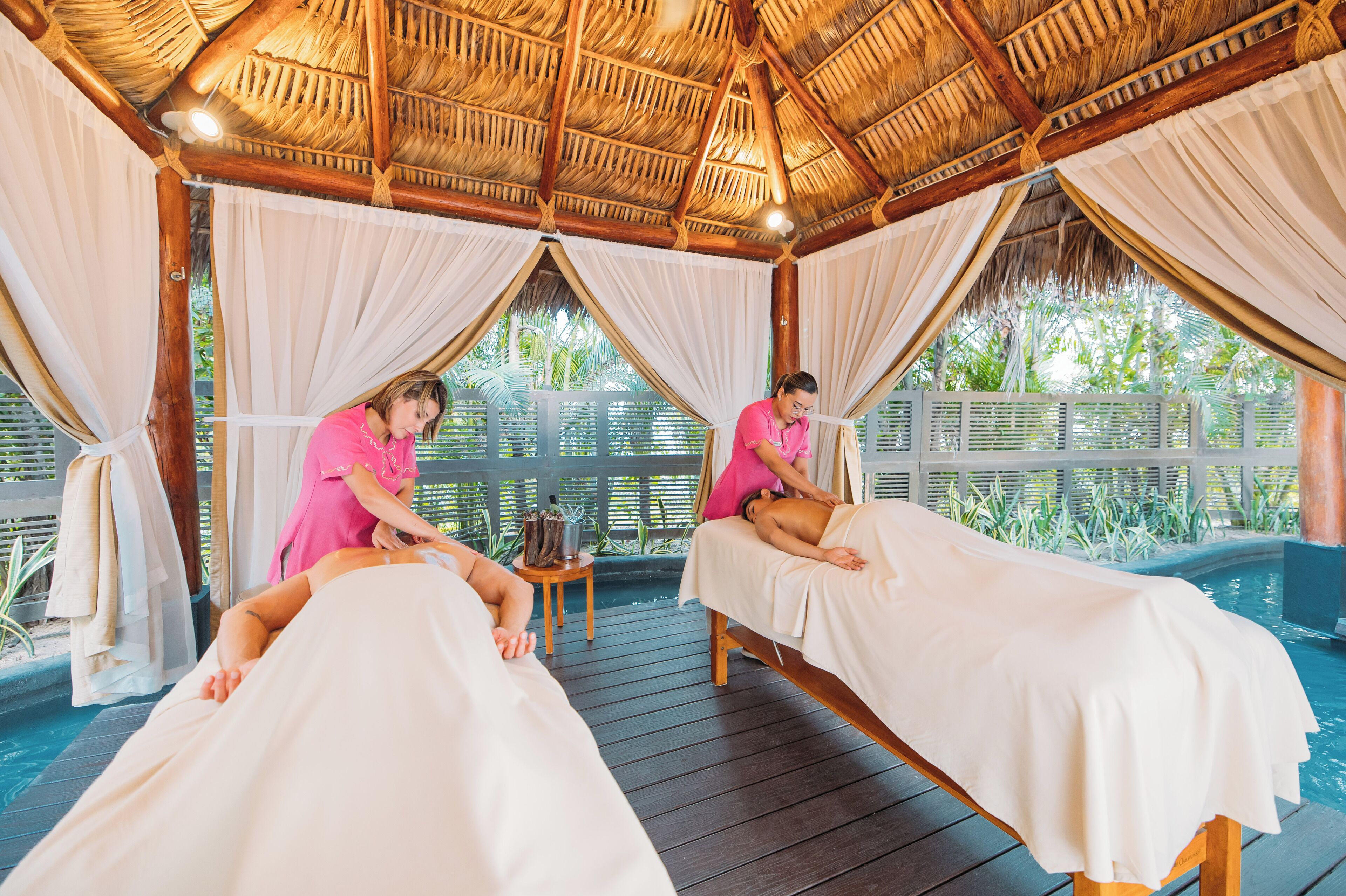 Couples treatment rooms, body treatments, hydrotherapy, aromatherapy