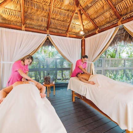 Couples treatment rooms, body treatments, hydrotherapy, aromatherapy