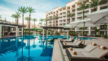 4 piscinas al aire libre, una piscina climatizada