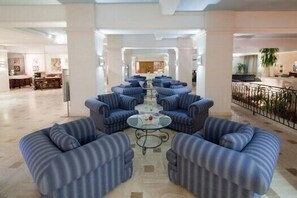 Lobby sitting area - LE MAS D Artigny AND SPA (La Colle-sur-Loup)