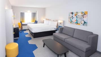 Premium bedding, desk, iron/ironing board, free WiFi