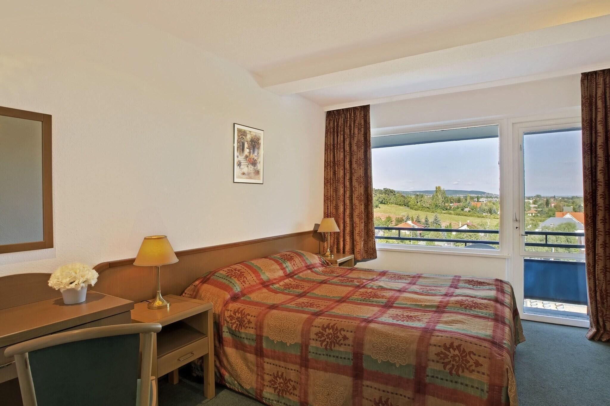 In-room safe, free WiFi, bed sheets