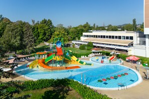 Indoor pool, seasonal outdoor pool, sun loungers - Danubius Hotel Marina (Balatonfured)