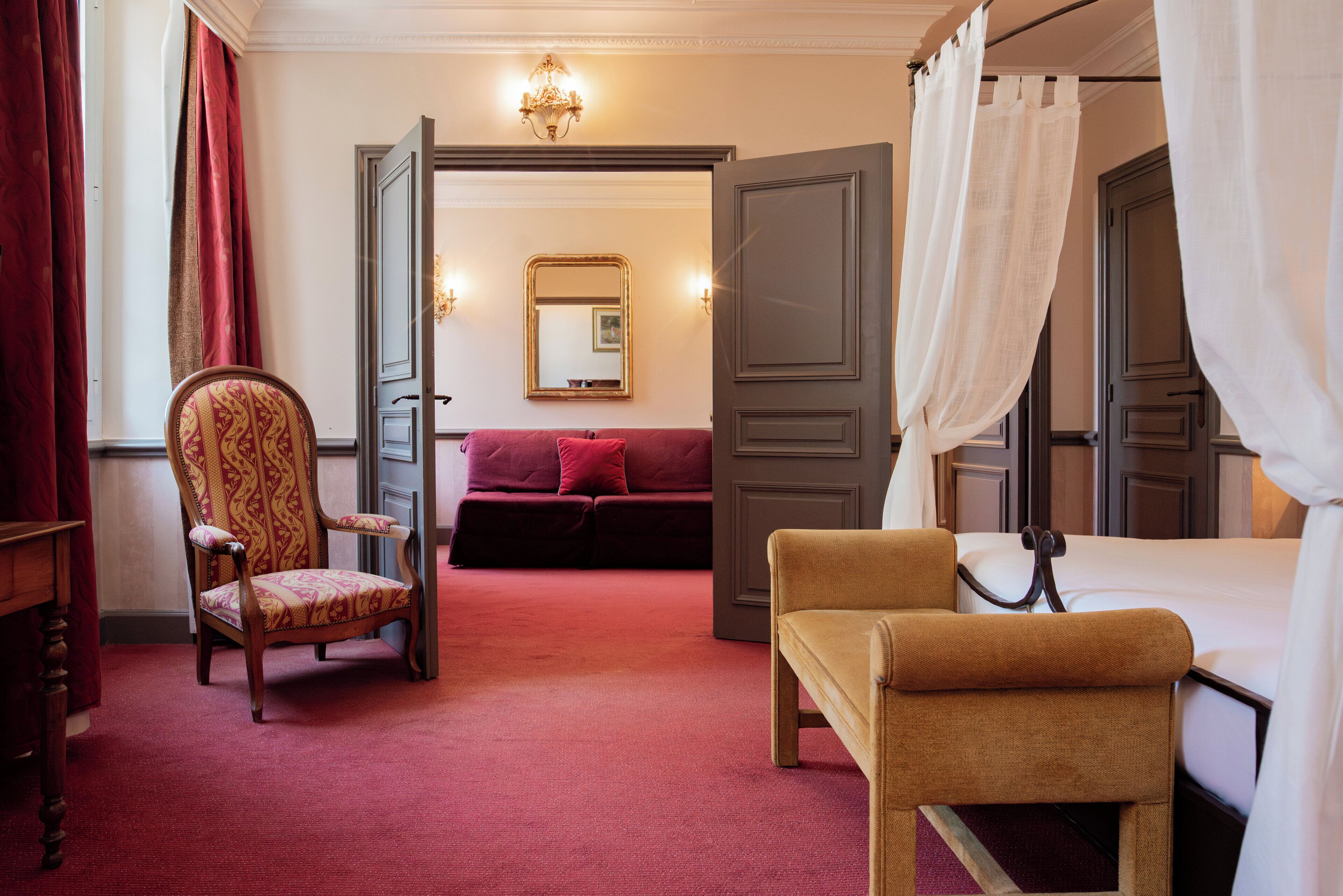 suite | desk, blackout curtains, iron/ironing board, free cots/infant beds