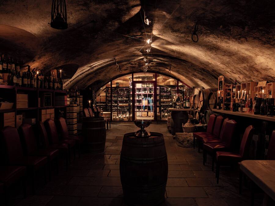 Lunch and dinner served, French cuisine