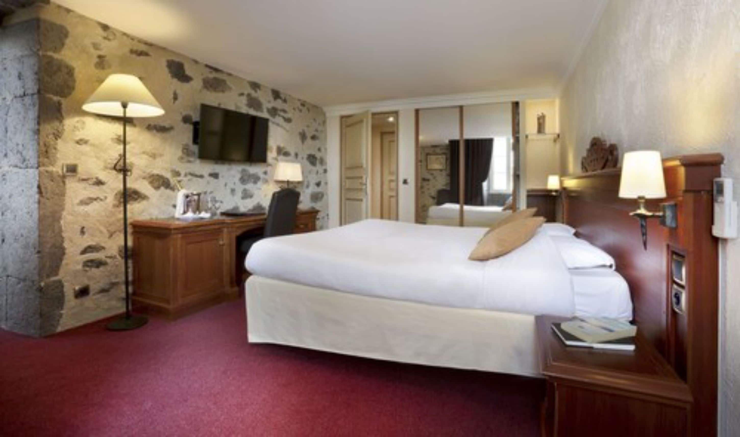 traditional room | desk, blackout curtains, iron/ironing board, free cots/infant beds