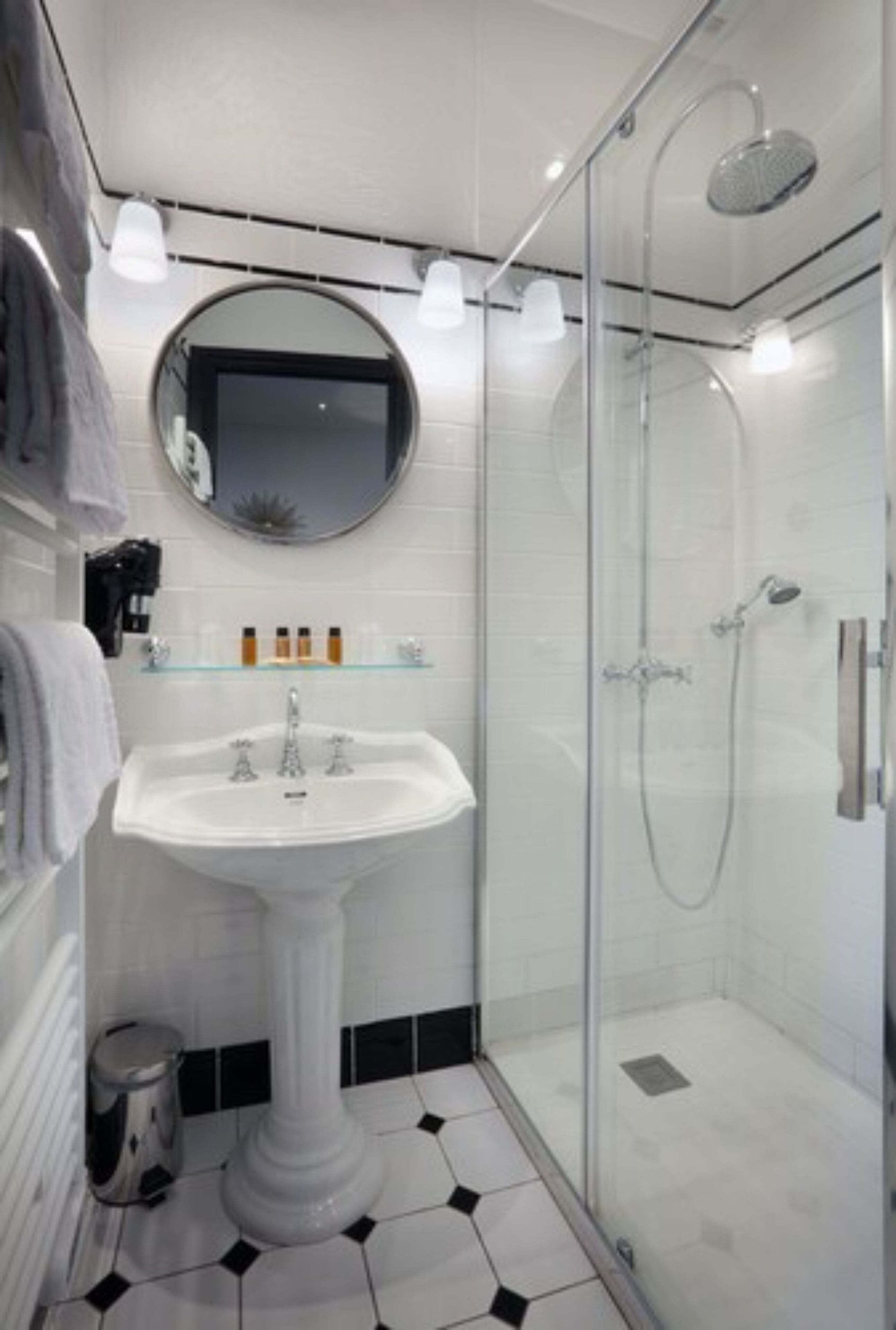 traditional room | bathroom | free toiletries, hair dryer, towels