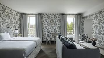 Suite (Manoir Suite) | Minibar, caixa forta a l'habitació, escriptori i wifi gratuïta