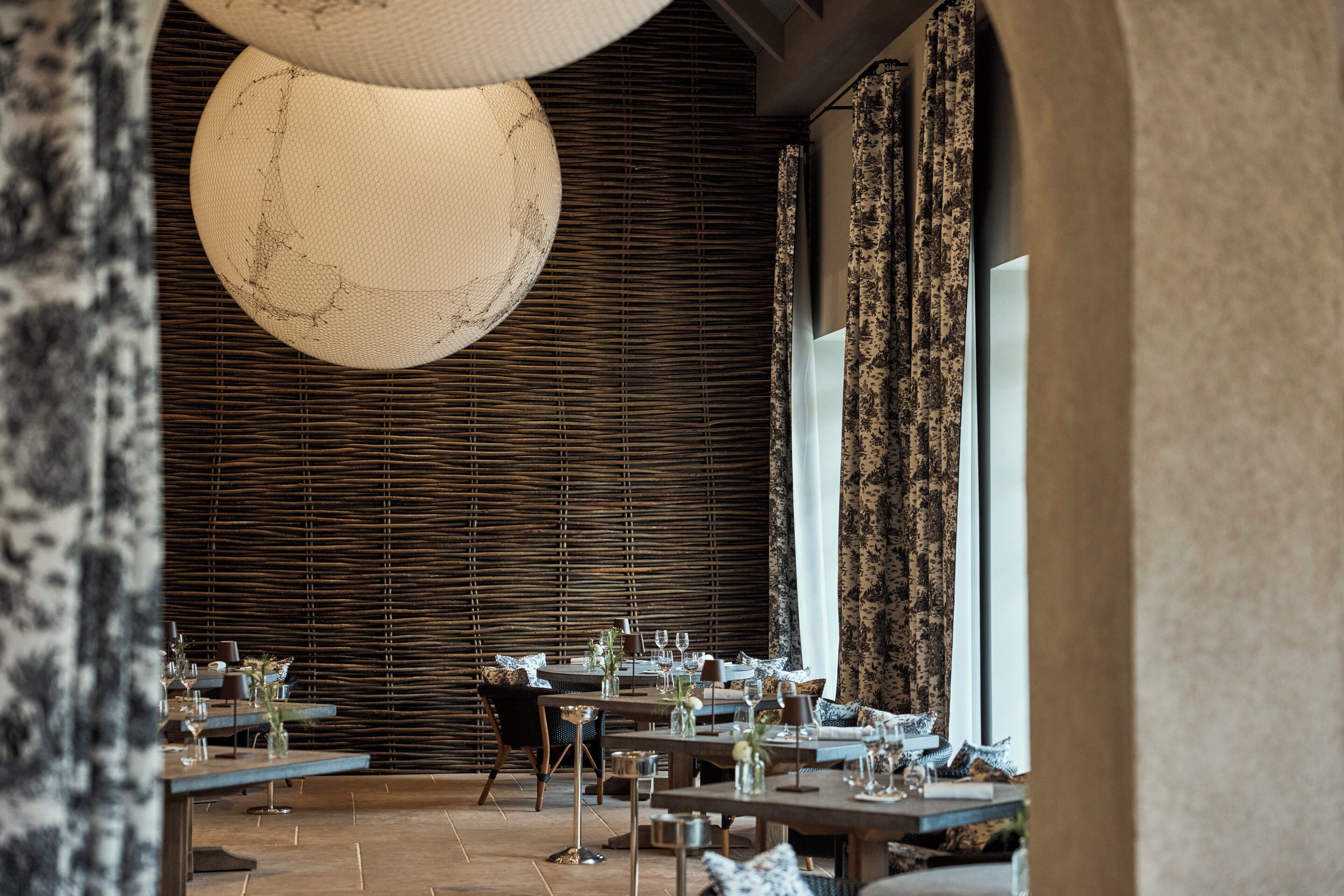 breakfast, lunch, dinner served; french cuisine