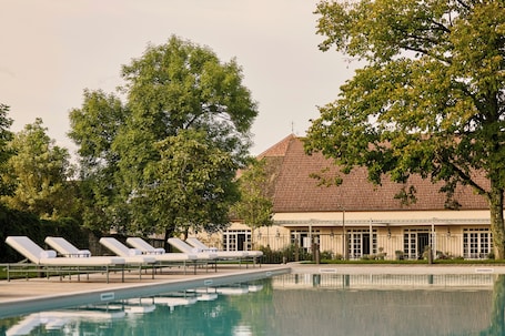 Seasonal outdoor pool, open 8:00 AM to 7:00 PM, sun loungers. COMO Le Montrachet