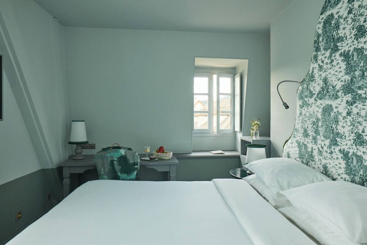Room (Petit Clos) | Minibar, in-room safe, desk, WiFi (free)