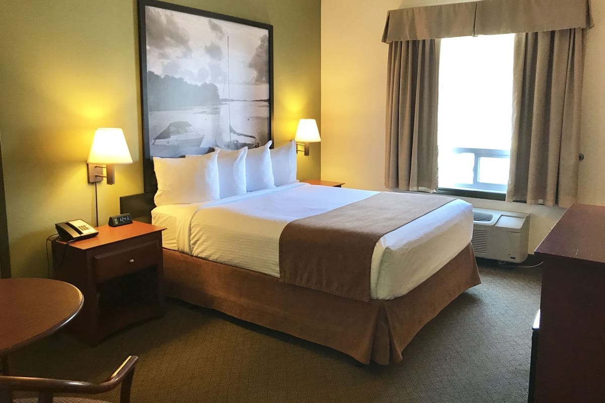 Premium bedding, down duvets, in-room safe, blackout curtains