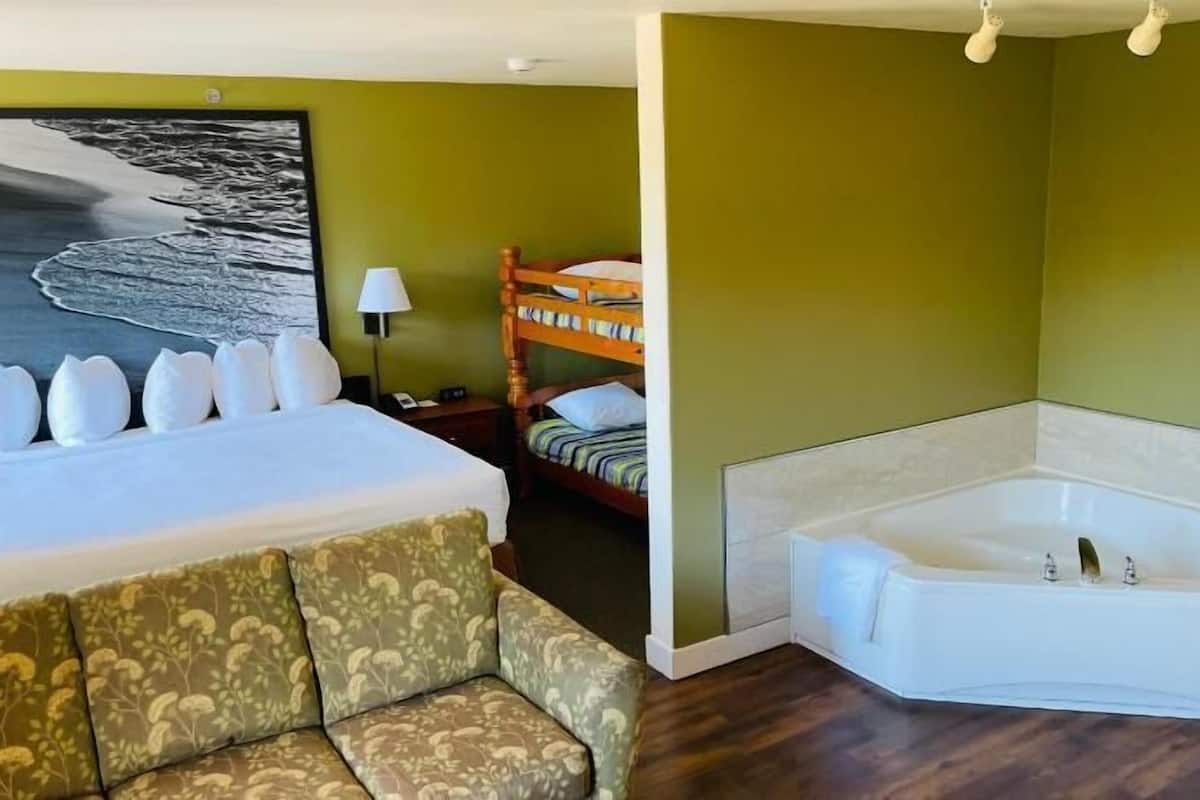 Premium bedding, down duvets, in-room safe, blackout curtains