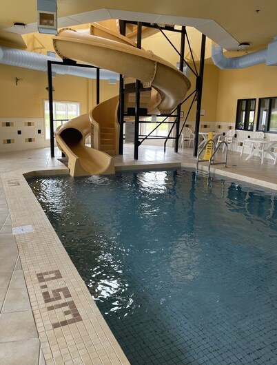 Super 8 by Wyndham Amherst NS