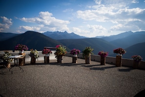 Outdoor wedding area - Manning Park Resort (Manning Park)