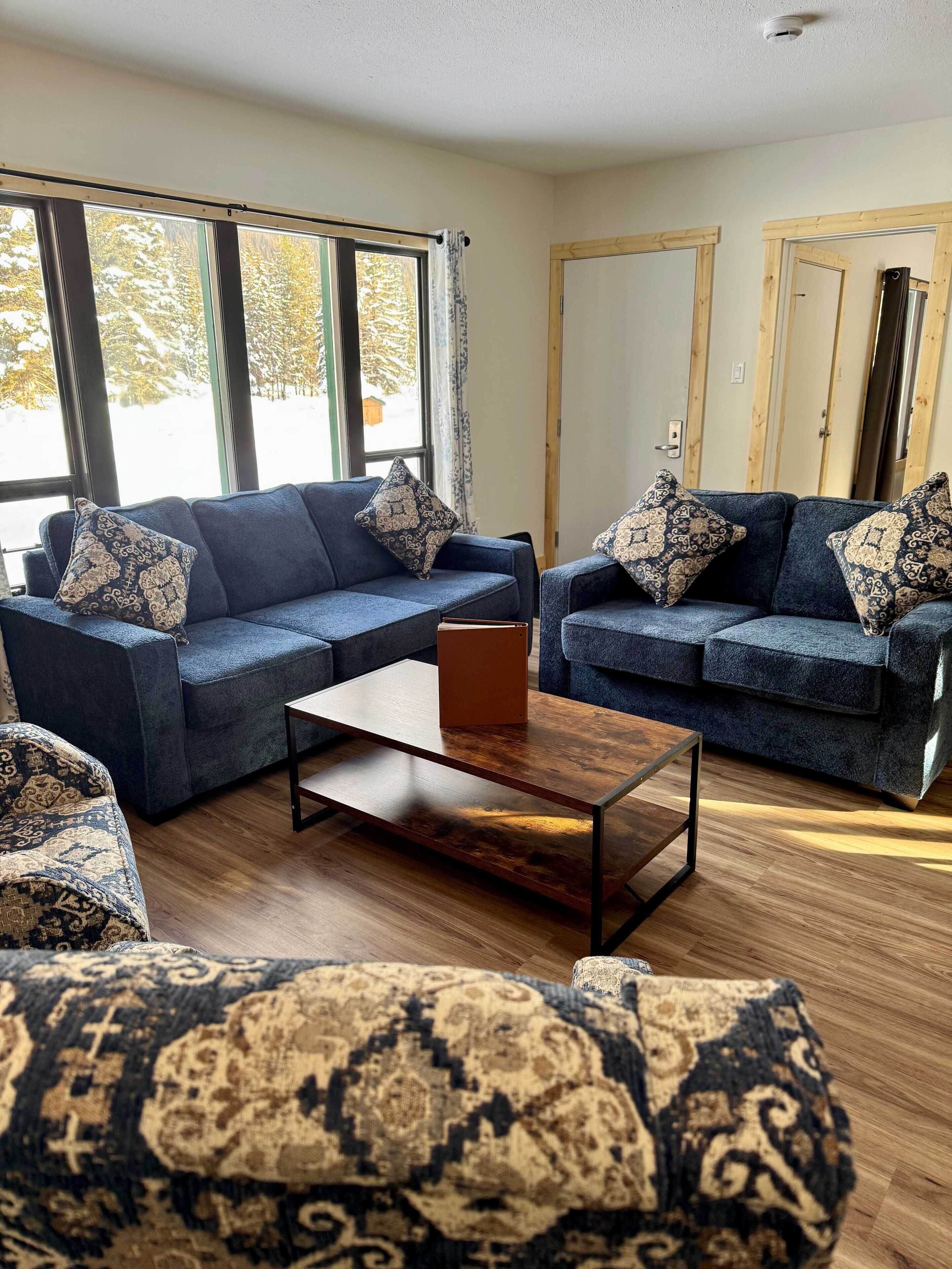 Chalet, Pets Allowed | Living room | TV