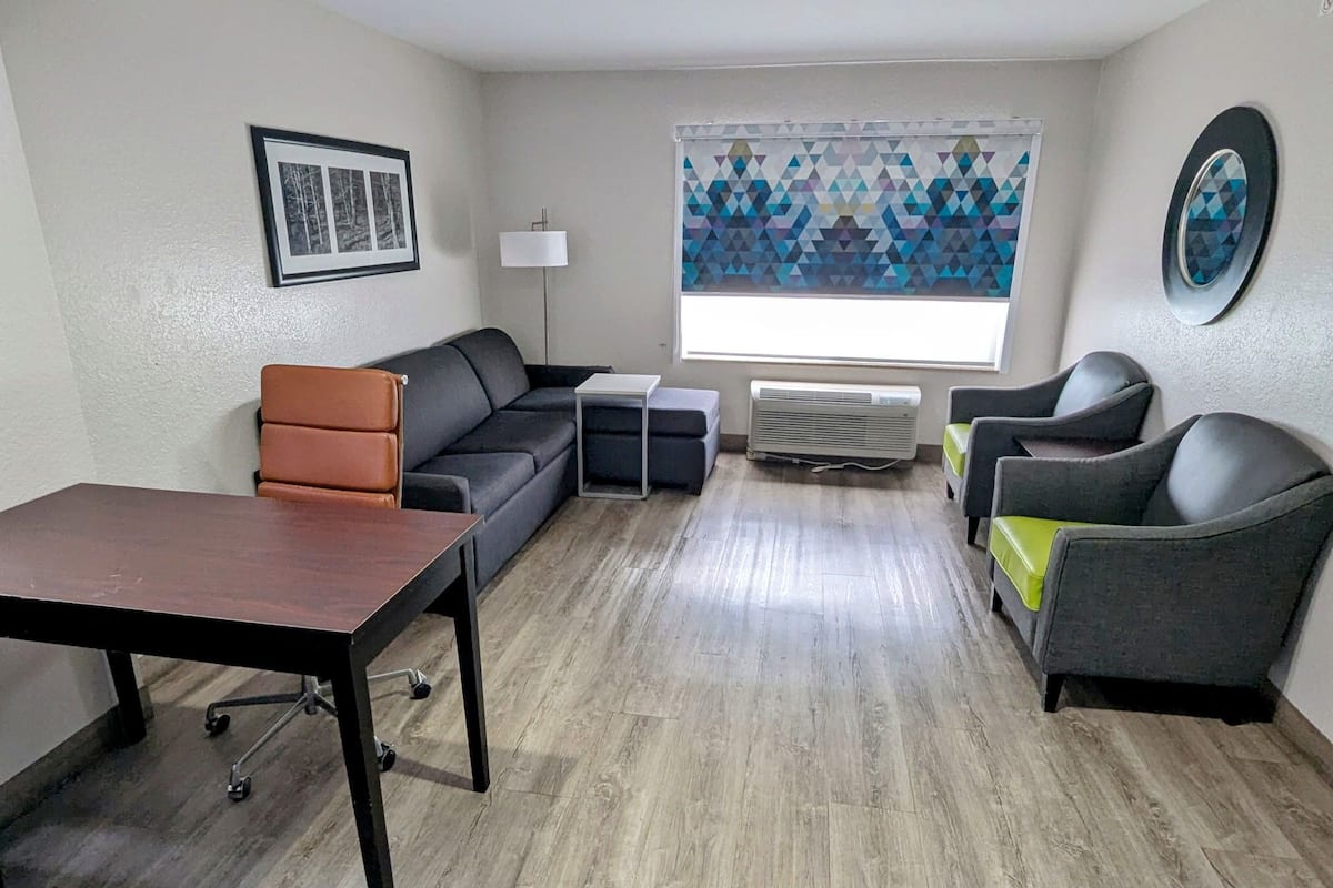 deluxe room, 1 king bed, non smoking | premium bedding, desk, iron/ironing board, free cots/infant beds