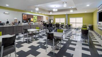 Ilmainen päivittäinen itsepalveluaamiainen