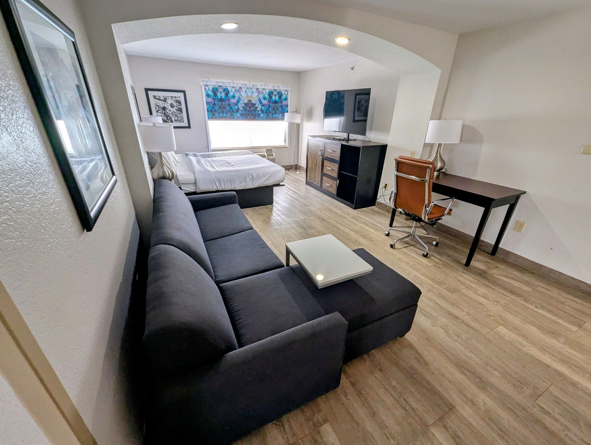 deluxe apartment, 1 king bed, non smoking (family) | premium bedding, desk, iron/ironing board, free cots/infant beds