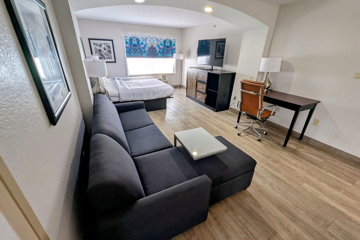 deluxe apartment, 1 king bed, non smoking (family) | premium bedding, desk, iron/ironing board, free cots/infant beds