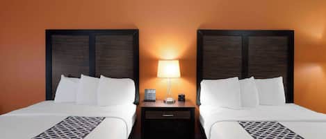 Chambre, 2 grands lits, non-fumeur | Literie de qualité, bureau, fer et planche à repasser