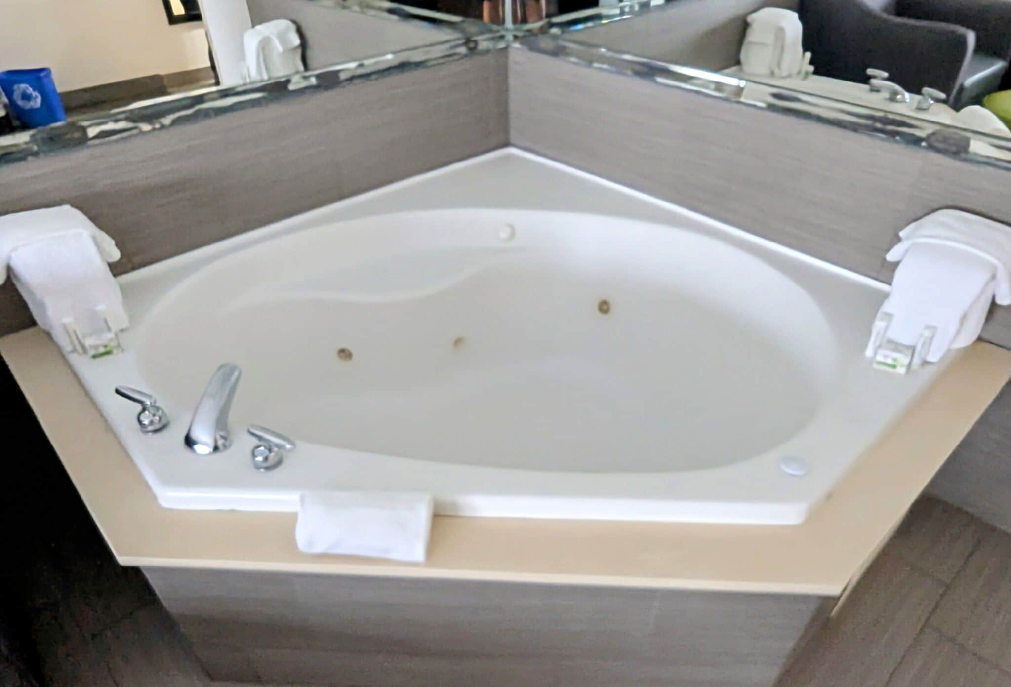 deluxe studio suite, 1 king bed, non smoking | premium bedding, desk, iron/ironing board, free cots/infant beds