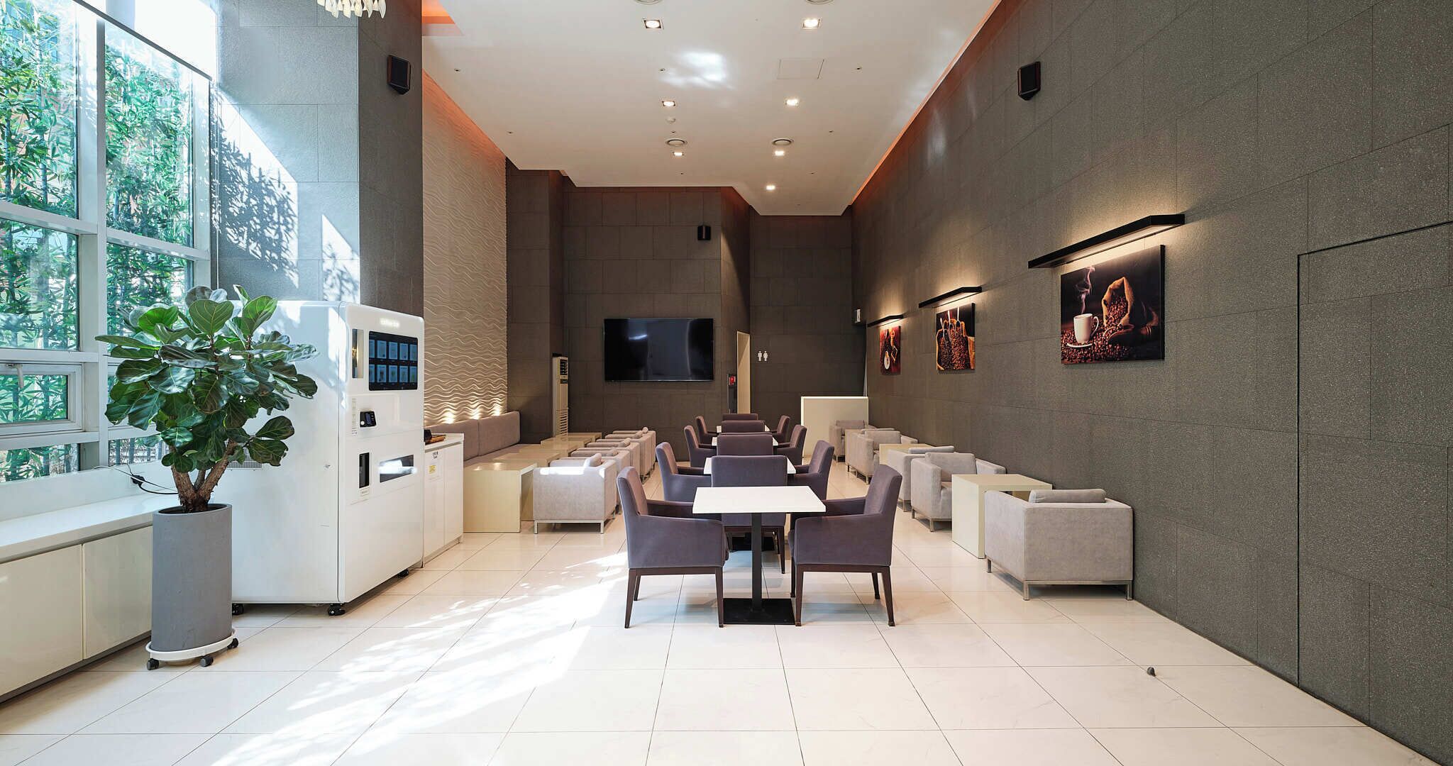 Lobby lounge