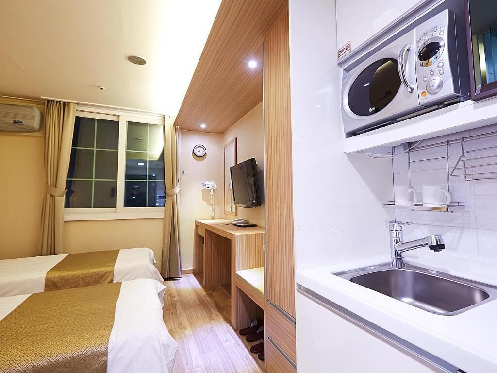 Blackout curtains, free WiFi, bed sheets