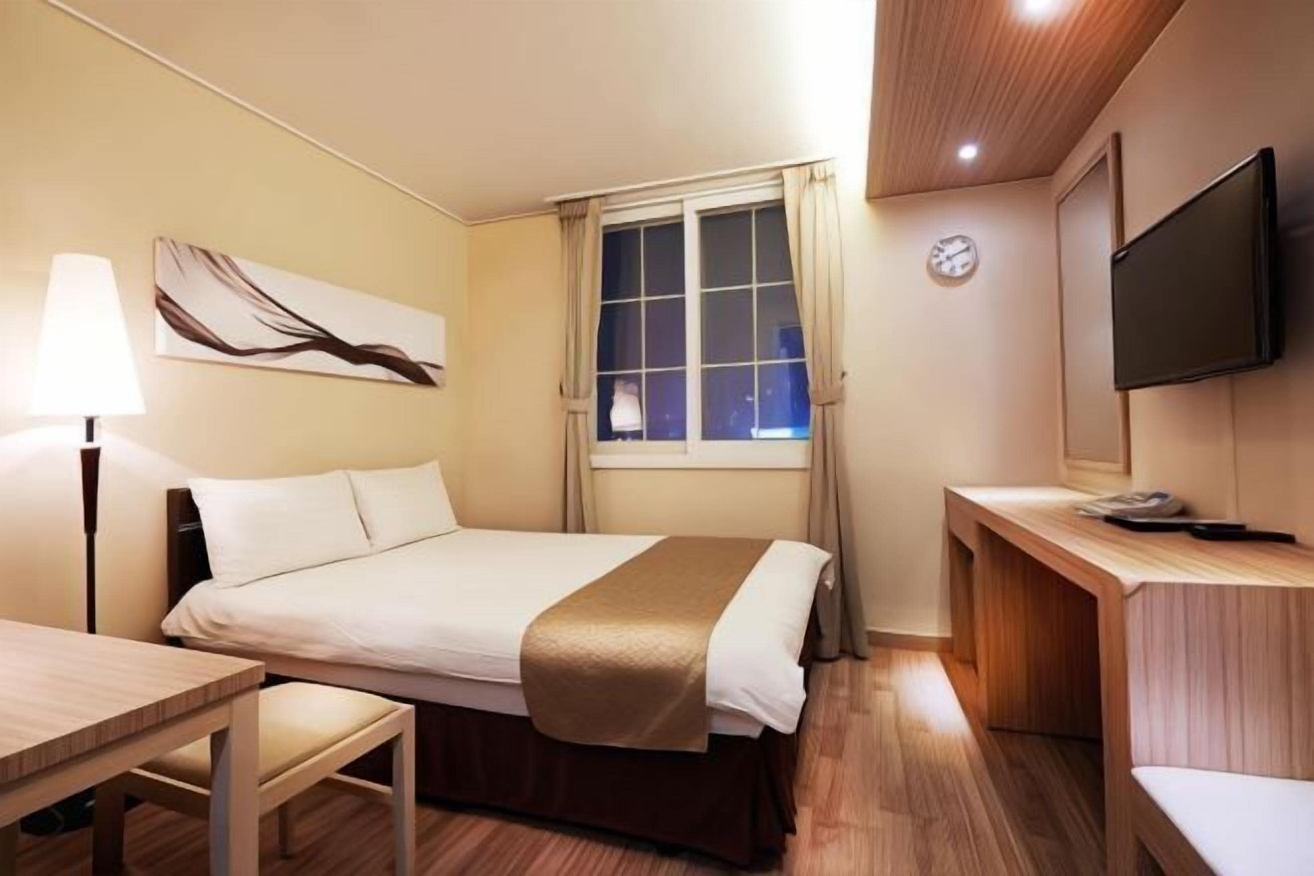 遮光布/窗簾、免費無線上網、床單