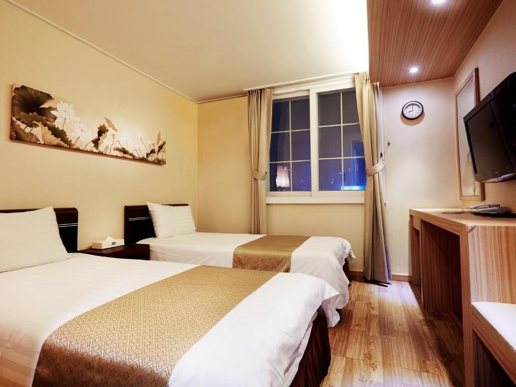 Rideaux d’obscurcissement, accès au Wi-Fi (inclus), literie fournie