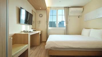 Studio, 1 Double Bed | Blackout drapes, free WiFi, bed sheets