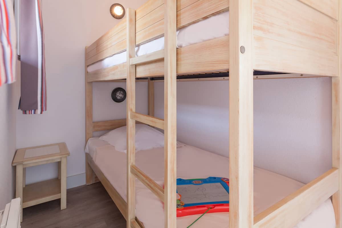 2 bedrooms, cribs/infant beds, free WiFi, bed sheets