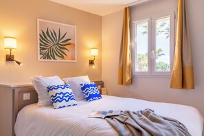 Appartement 6 personnes - 1 chambre + 1 coin nuit - Balcon - Vue jardin - Rénové - Climatisé | Vauvansängyt, ilmainen Wi-Fi, vuodevaatteet