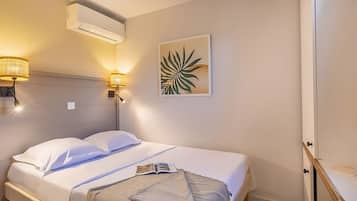 Cunas (de pago), wifi gratis, ropa de cama