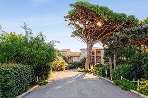 Pintu masuk hartanah