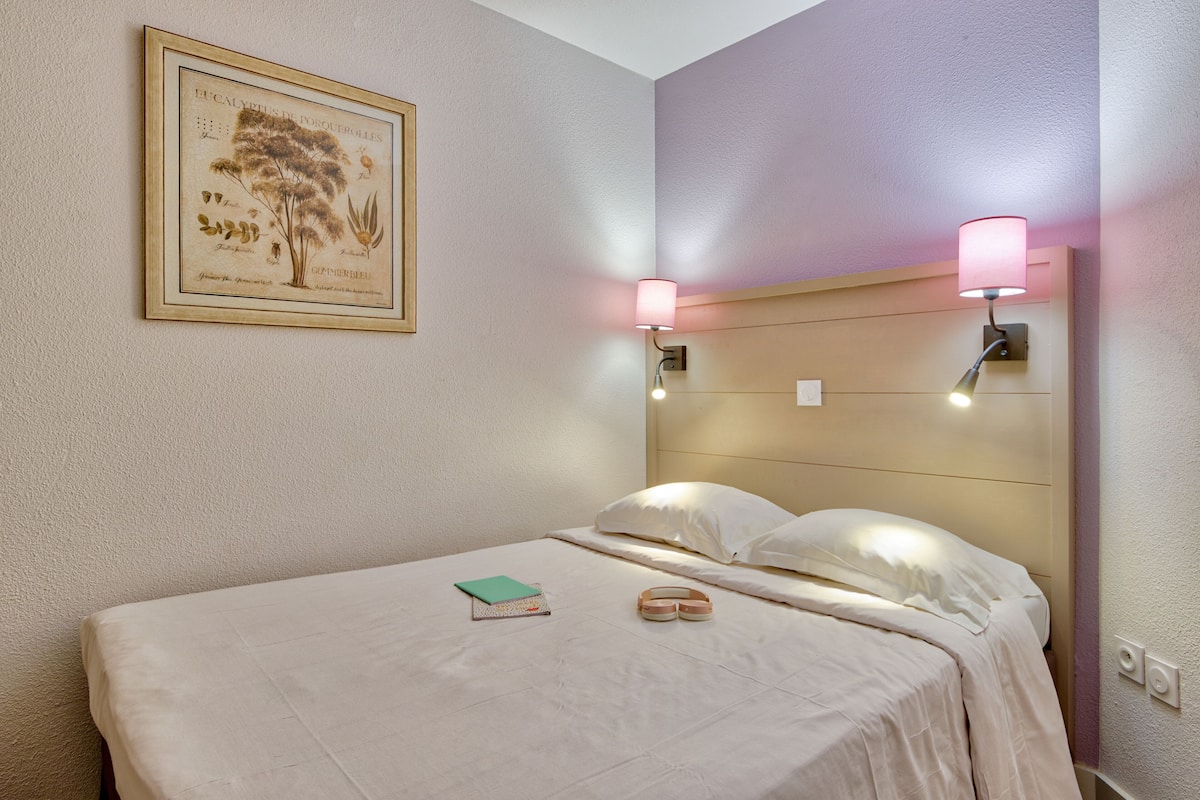 2 bedrooms, cribs/infant beds, free WiFi, bed sheets