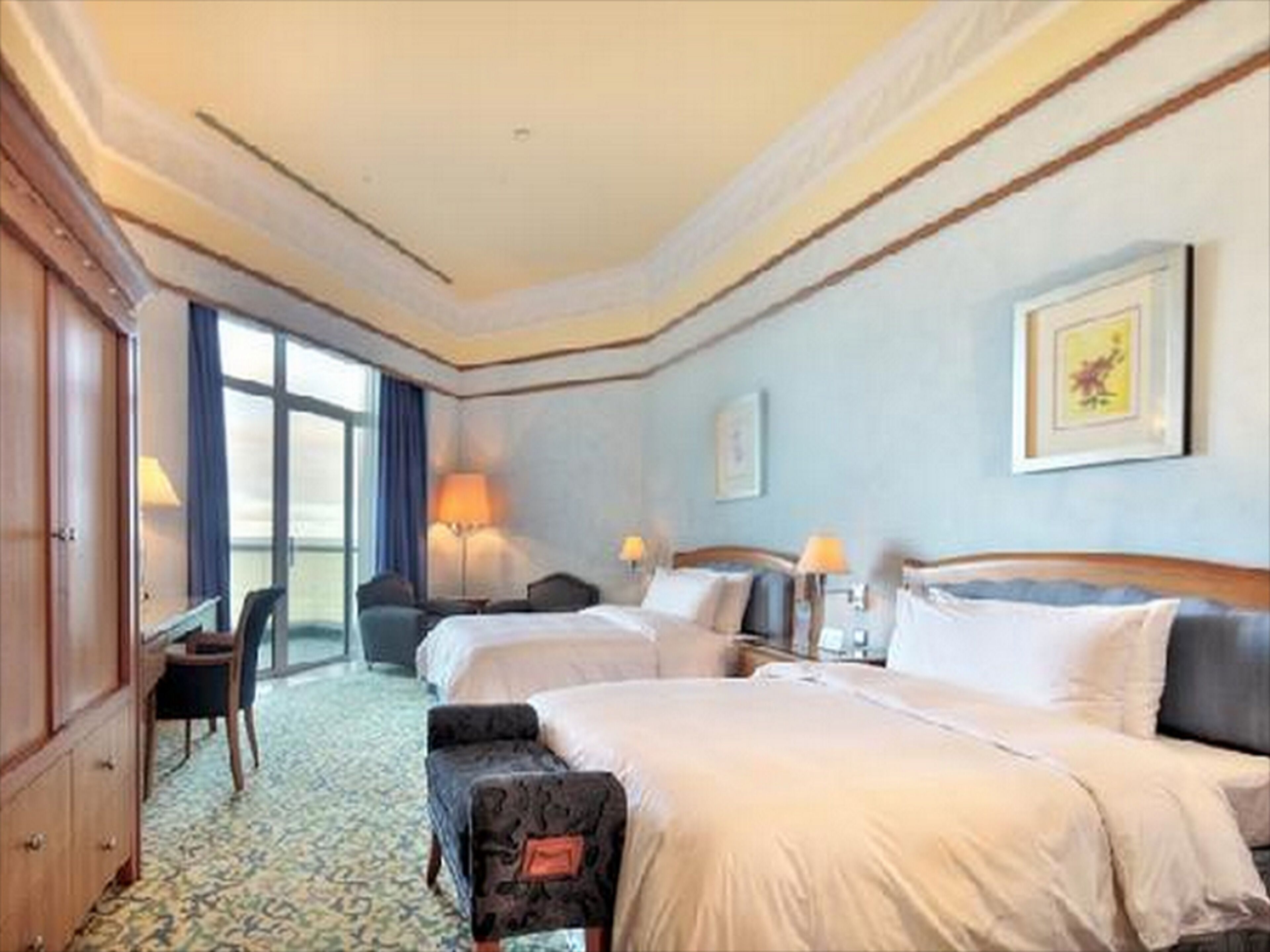 ocean room | minibar, in-room safe, desk, blackout curtains