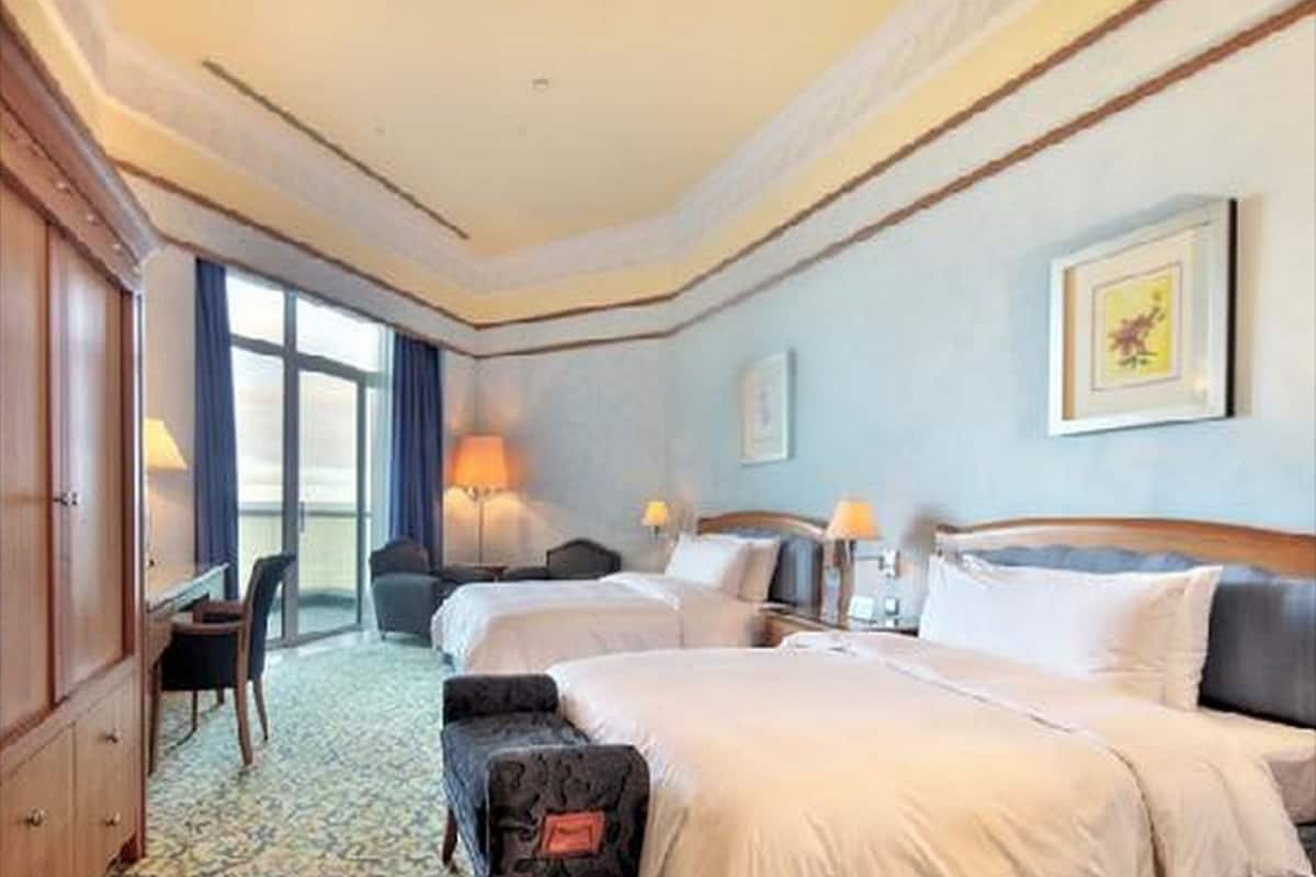 ocean room | minibar, in-room safe, desk, blackout curtains