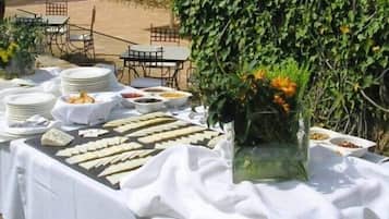 2 restaurantes; se sirven almuerzos