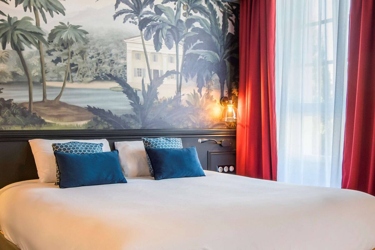 Premium bedding, minibar, individually decorated, individually furnished